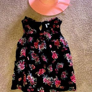 Elle Flirty floral top